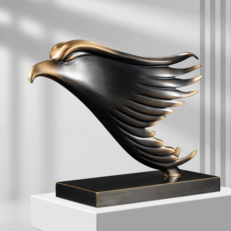 Brass Eagle Head Sculpture Abstract Flying Hawk Head Statue Metal Eagle Ornament for Office Desktop Decor Business Gift