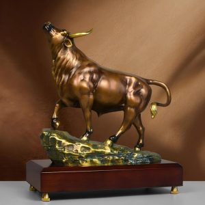 Upward Roaring Brass Bull Statue Prosperity Bull Craft for Business Desk Luxury Elegant Ornament