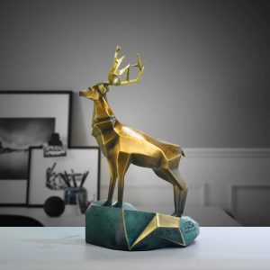 Faceted Geometric Brass Deer Figurine Abstract Metal Stag Statue Modern Wildlife Ornament for Living Room Office Desk Business Gift